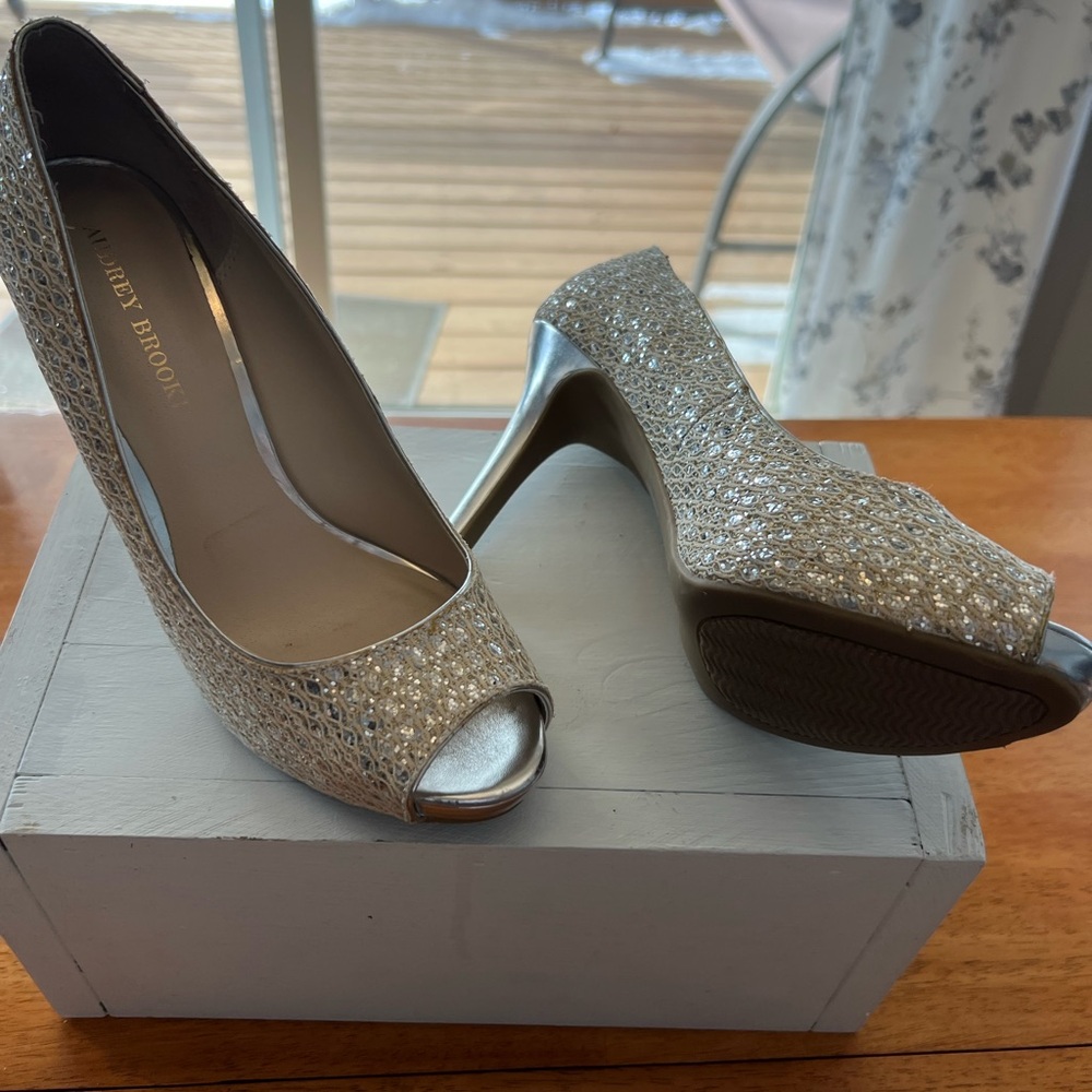 Brooks Gold/Silver Peep Toe Heels - Picture 2 of 4